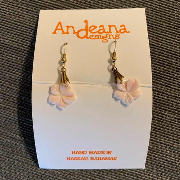 Andeana Design tropical flower earrings - Picture 3 of 6